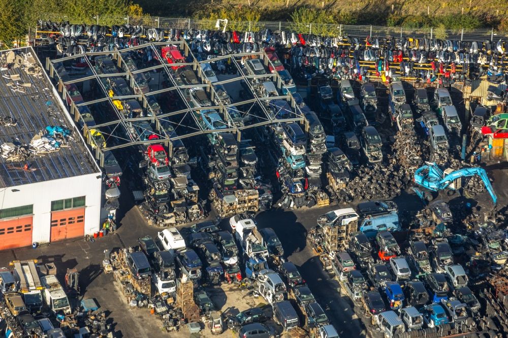 Unna from the bird's eye view: Scrapyard for recycling of cars cars and used vehicles with decomposition and aftermarket in Unna in the state North Rhine-Westphalia, Germany