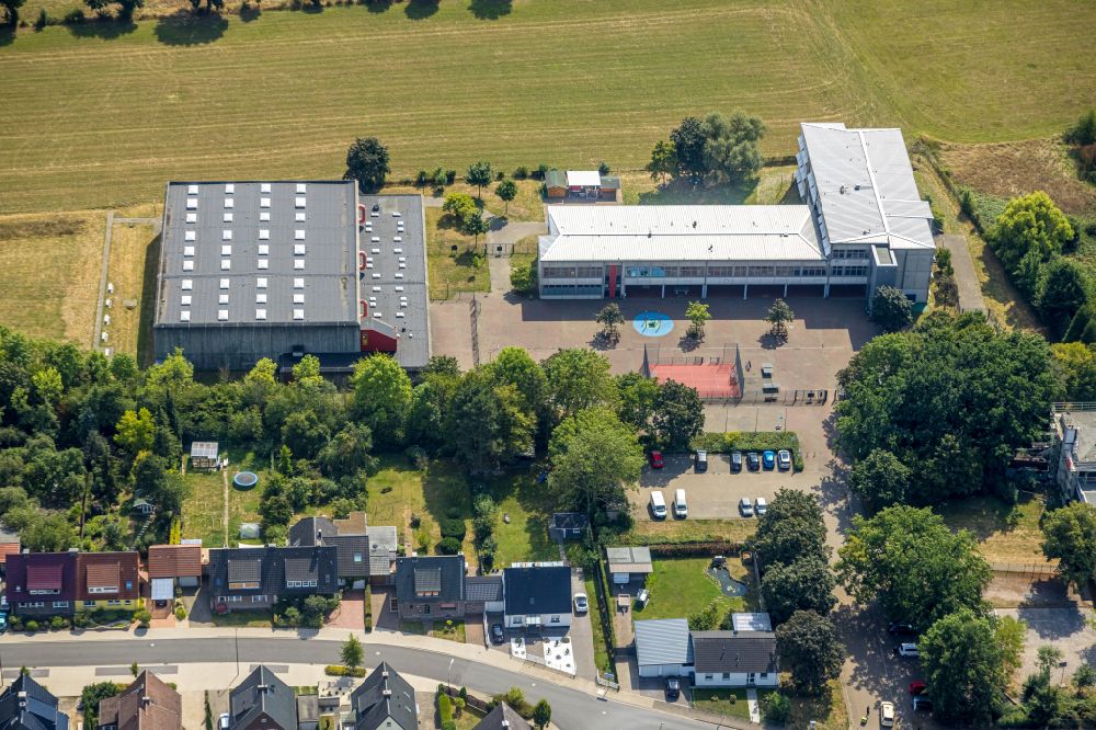 Aerial photograph Hamm - School building of the Alfred-Delp-Schule in Pelkum at Ruhrgebiet in the state North Rhine-Westphalia, Germany