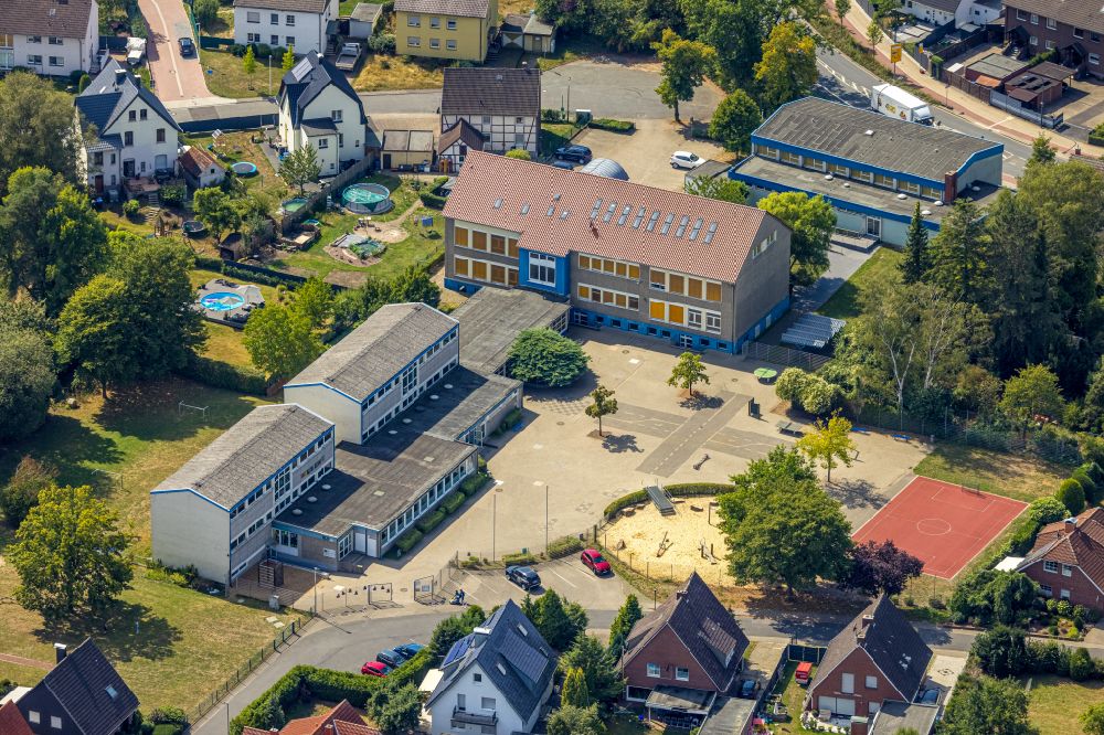 Pelkum from the bird's eye view: School building of the Schillerschule on the Kopernikusstrasse in Pelkum at Ruhrgebiet in the state North Rhine-Westphalia, Germany