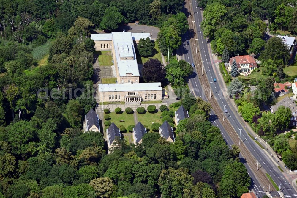 Aerial image Braunschweig - School building of the Abendgymnasium Braunschweig + Braunschweig-Kolleg in Brunswick in the state Lower Saxony, Germany