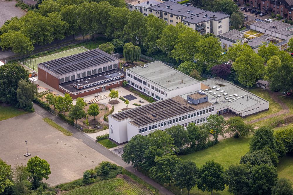 Dorsten from the bird's eye view: School building of the of Agathaschule in Dorsten at Ruhrgebiet in the state North Rhine-Westphalia, Germany