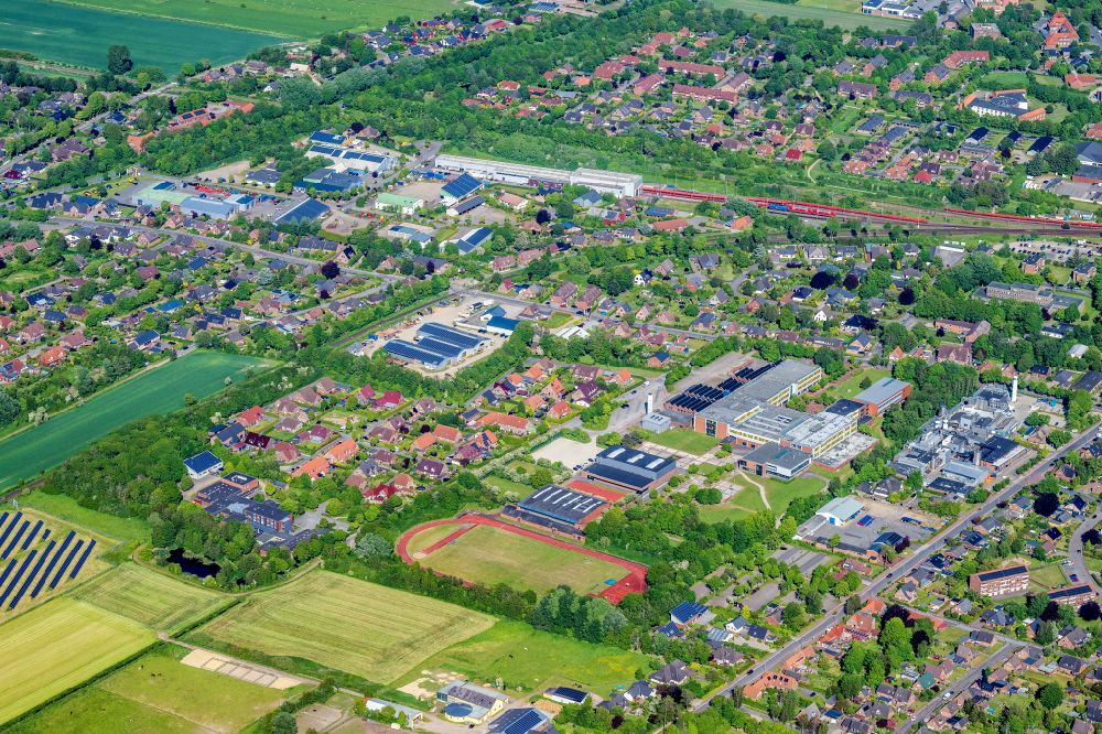 Aerial image Niebüll - School building of the of Alwin-Lensch-Schule Niebuell on Marktstrasse in Niebuell in the state Schleswig-Holstein, Germany