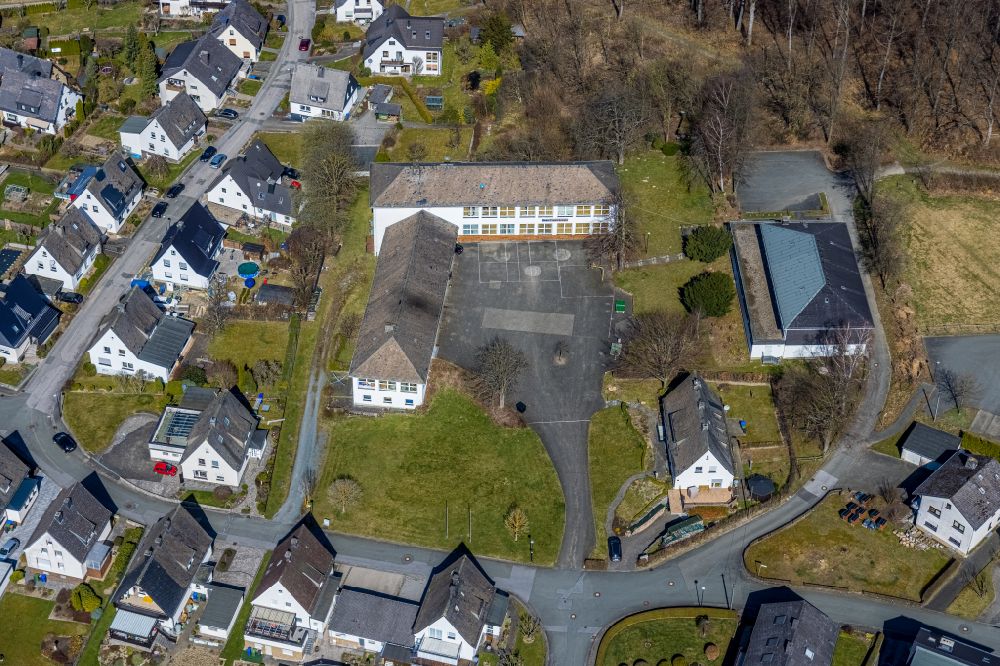 Aerial image Ostwig - School building of the Anne-Frank-Schule on the Mallinckrodtstrasse in Ostwig at Sauerland in the state North Rhine-Westphalia, Germany