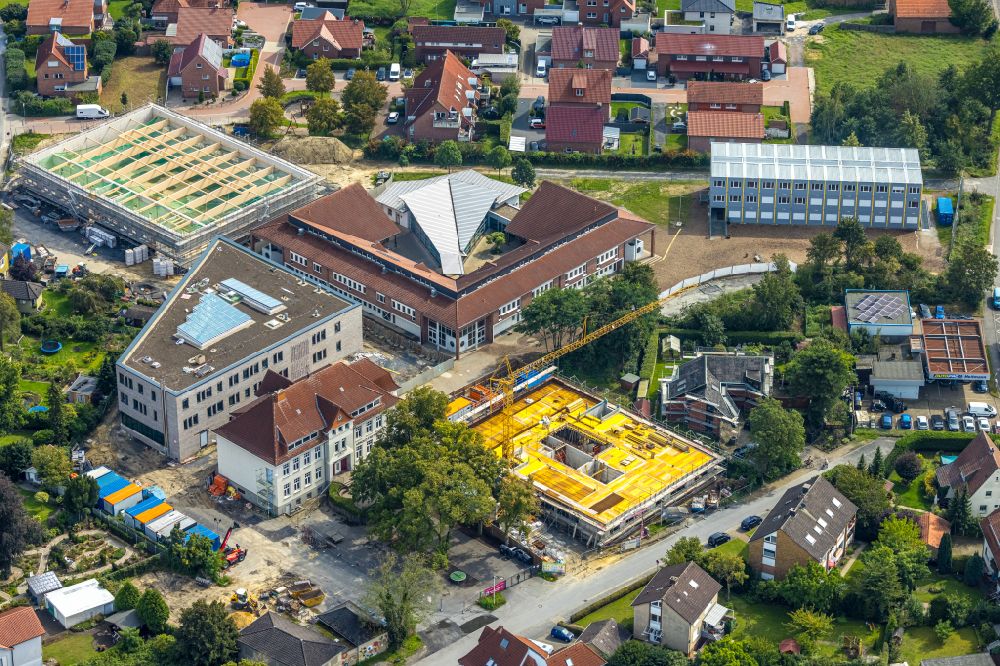 Aerial image Hamm - School building of the Arnold-Freymuth-Gesamtschule of Stadt Hamm An der Falkschule in the district Herringen in Hamm at Ruhrgebiet in the state North Rhine-Westphalia, Germany