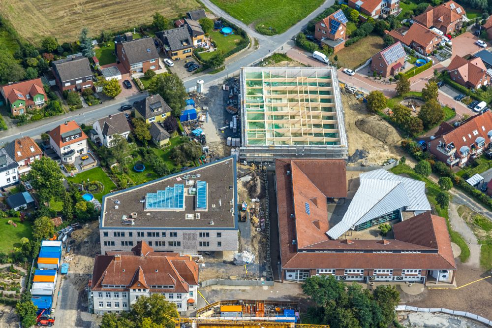 Aerial photograph Hamm - School building of the Arnold-Freymuth-Gesamtschule of Stadt Hamm An der Falkschule in the district Herringen in Hamm at Ruhrgebiet in the state North Rhine-Westphalia, Germany