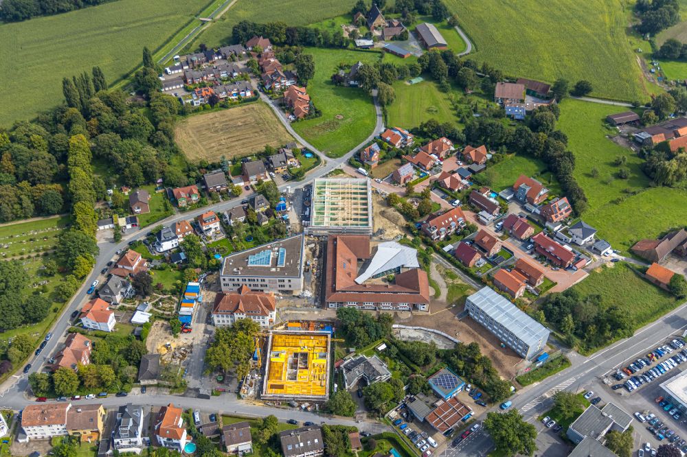 Hamm from above - School building of the Arnold-Freymuth-Gesamtschule of Stadt Hamm An der Falkschule in the district Herringen in Hamm at Ruhrgebiet in the state North Rhine-Westphalia, Germany