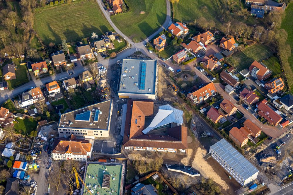 Aerial photograph Hamm - School building of the Arnold-Freymuth-Gesamtschule of Stadt Hamm An der Falkschule in the district Herringen in Hamm in the state North Rhine-Westphalia, Germany