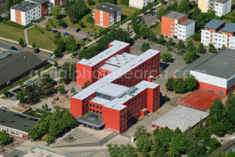 Aerial image Schwerin - School building of the Astrid Lindgren Primary School in Schwerin, Mecklenburg-Vorpommern, Germany