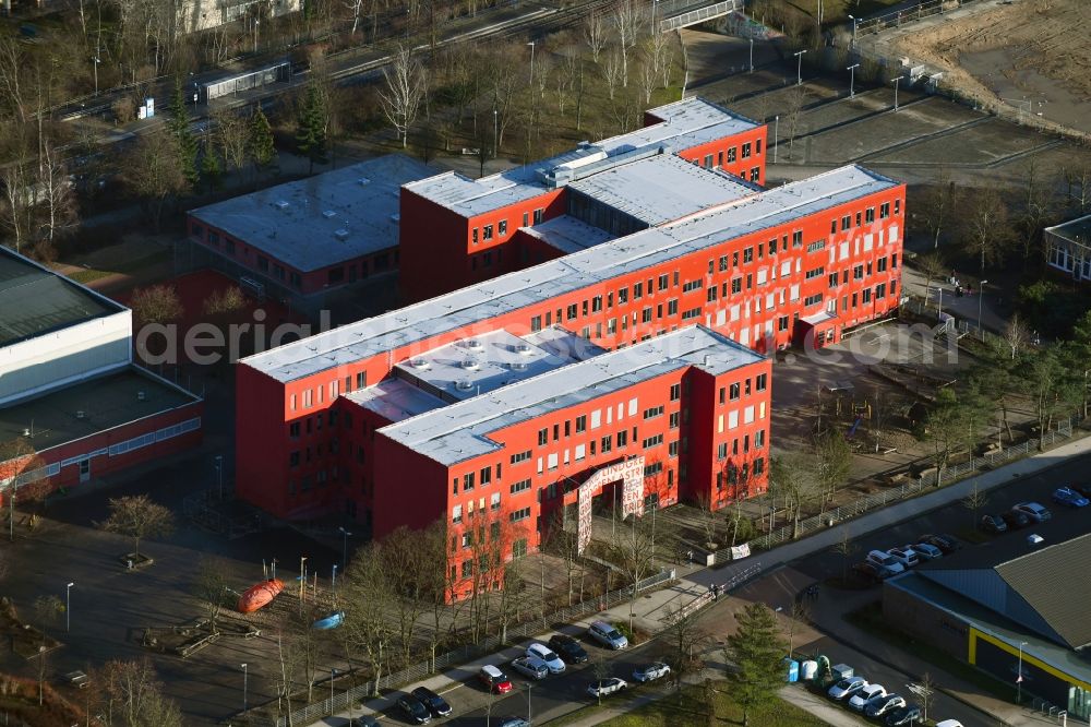 Aerial photograph Schwerin - School building of the Astrid Lindgren Primary School in Schwerin, Mecklenburg-Vorpommern, Germany