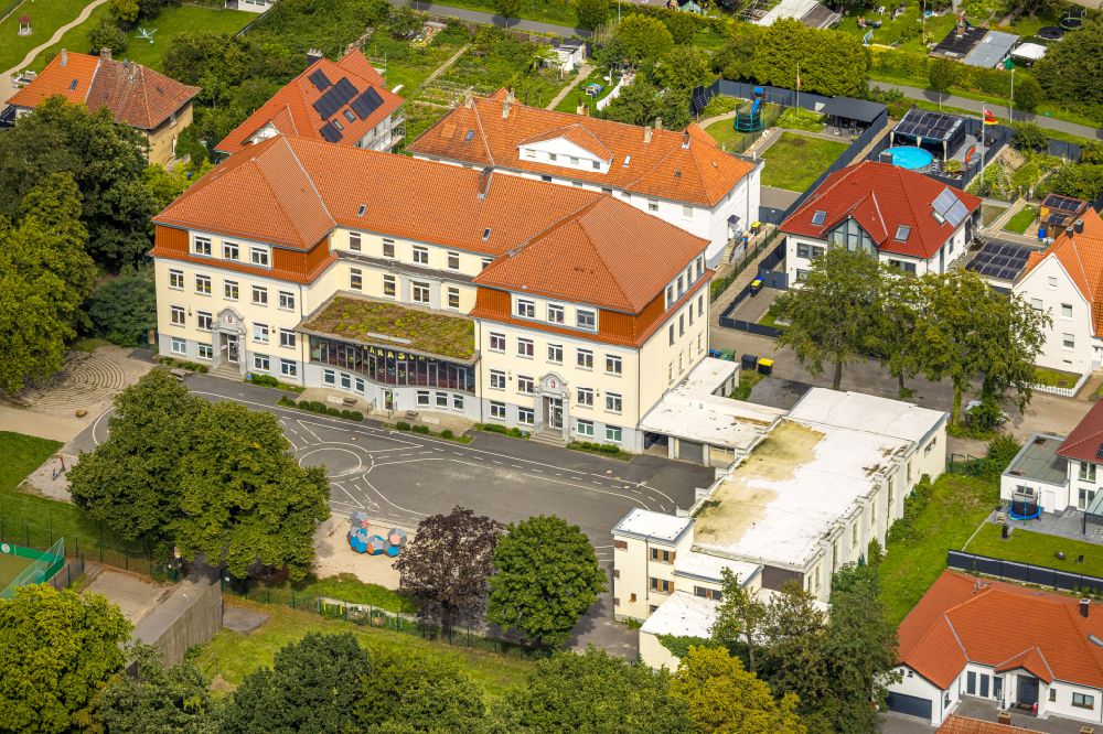 Ahlen from the bird's eye view: School building of the Barbaraschule on street Wetterweg in Ahlen in the state North Rhine-Westphalia, Germany