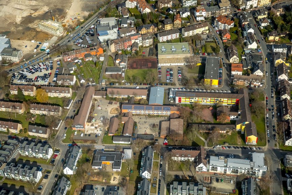 Aerial photograph Hattingen - School building of the Berufskolleg Hattingen on Raabestrasse in Hattingen in the state North Rhine-Westphalia, Germany