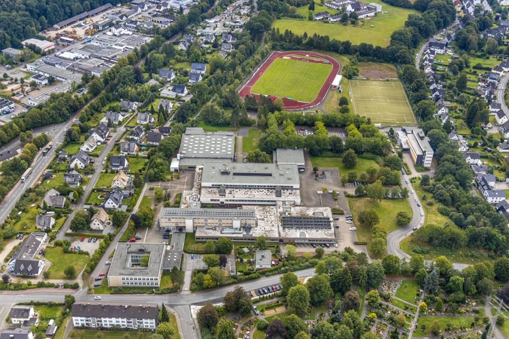Aerial photograph Meschede - School building of the Berufskolleg Meschede of HSK with the Duennefeld Stadion on Duennefeldweg in Meschede in the state North Rhine-Westphalia, Germany