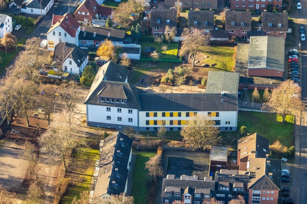 Aerial photograph Dorsten - School building of the Bonifatiusschule in the district Holsterhausen in Dorsten at Ruhrgebiet in the state North Rhine-Westphalia, Germany