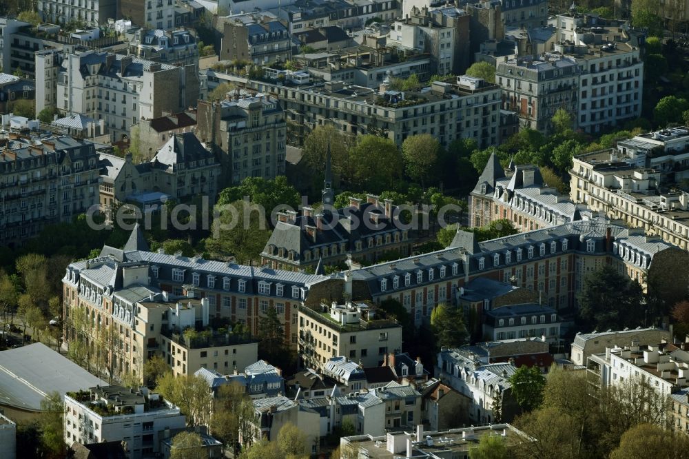 Neuilly-sur-Seine from the bird's eye view: School building of the City School Pasteur in Neuilly-sur-Seine in Ile-de-France at the Boulevard d'Inkermann in France