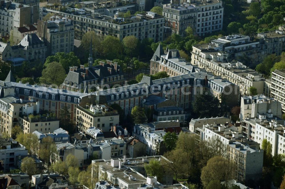 Aerial image Neuilly-sur-Seine - School building of the City School Pasteur in Neuilly-sur-Seine in Ile-de-France at the Boulevard d'Inkermann in France