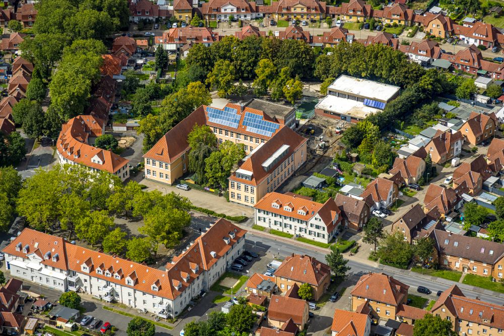 Ahlen from the bird's eye view: School building of the Diesterwegschule on street Schachtstrasse in the district Innenstadt in Ahlen in the state North Rhine-Westphalia, Germany