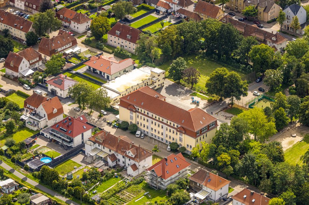 Aerial photograph Ahlen - School building of the Diesterwegschule on street Schachtstrasse in the district Innenstadt in Ahlen in the state North Rhine-Westphalia, Germany
