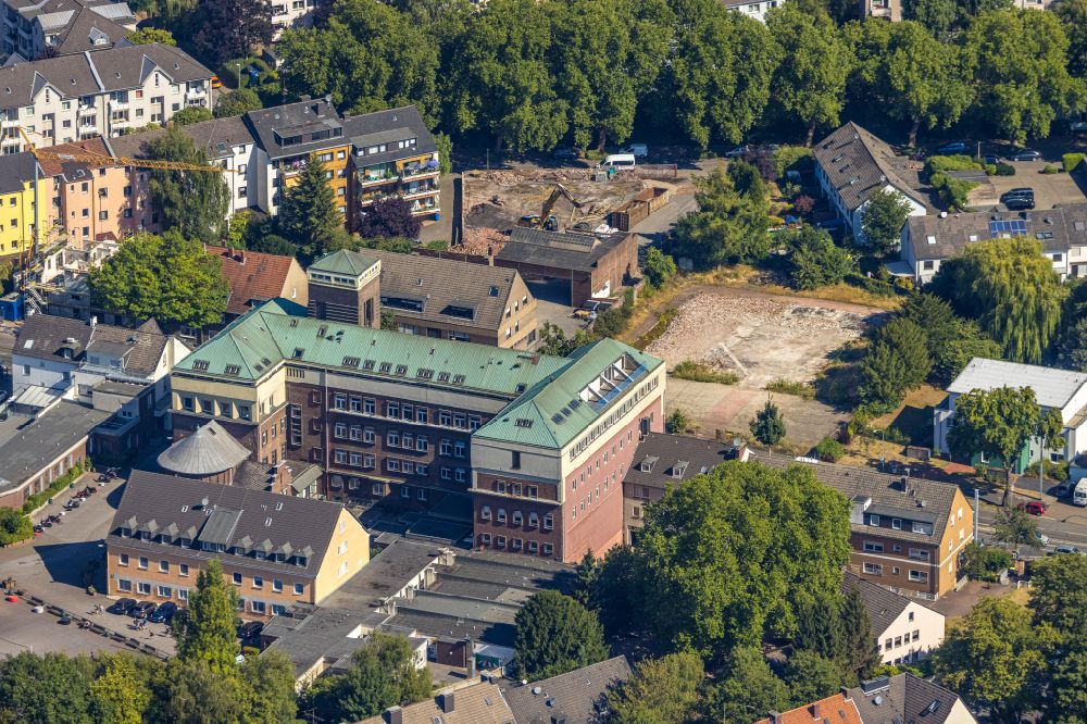 Aerial photograph Essen - School building of the Don-Bosco-Gymnasium on street Theodor-Hartz-Strasse in the district Bochold in Essen at Ruhrgebiet in the state North Rhine-Westphalia, Germany