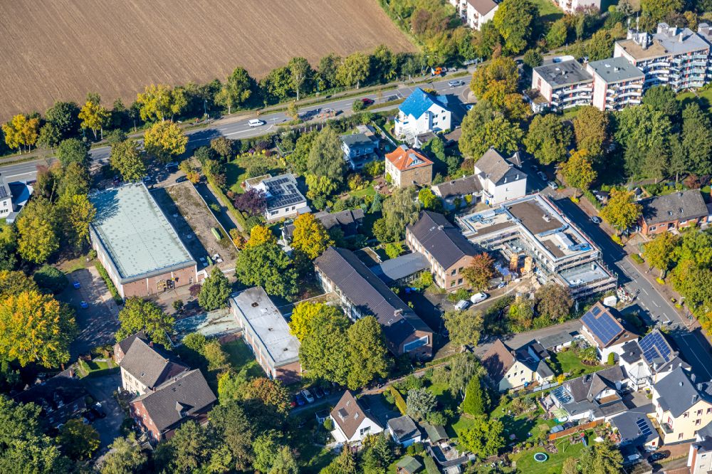 Aerial image Holzwickede - School building of the of Dudenrothschule (evangelische Grundschule) on street Im Hof in the district Aplerbeck in Holzwickede at Ruhrgebiet in the state North Rhine-Westphalia, Germany