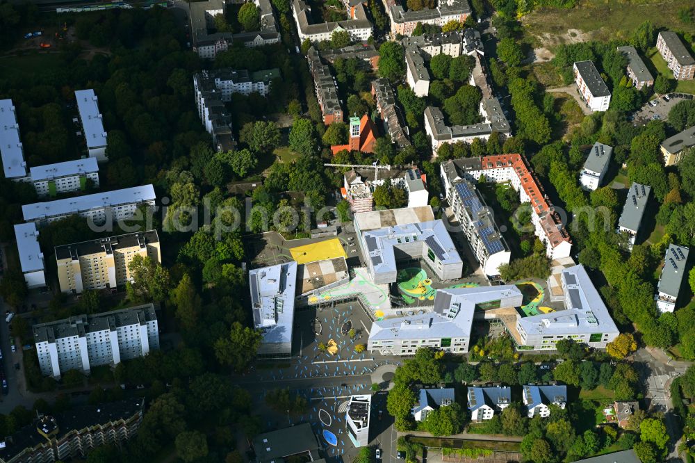 Aerial image Hamburg - School building of the Elbinselschule on street Krieterstrasse in the district Wilhelmsburg in Hamburg, Germany