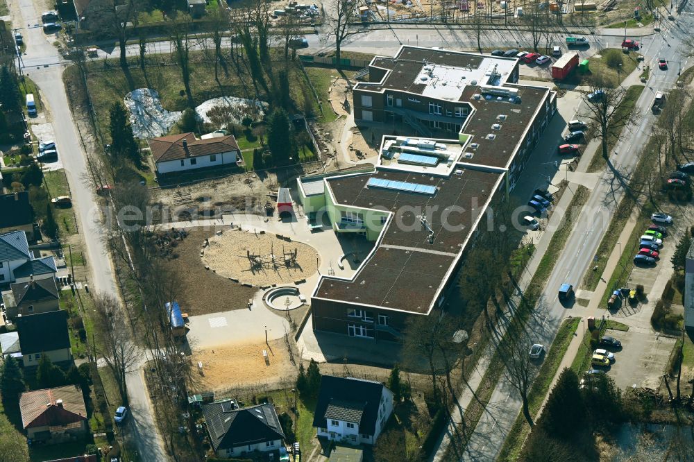 Bernau from above - School building Evangelical Elementary School on Ladeburger Chaussee in Bernau in the state Brandenburg, Germany