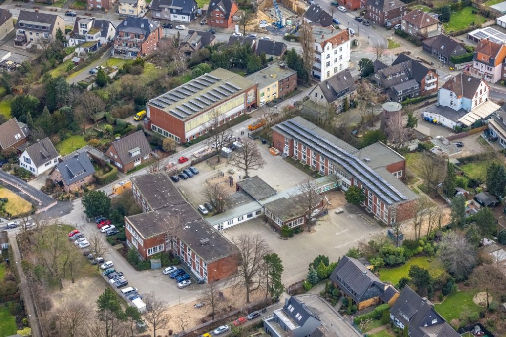 Bottrop from the bird's eye view: School building of the Fichteschule and the Schule am Stadtgarten on Windmuehlenweg in the district Stadtmitte in Bottrop at Ruhrgebiet in the state North Rhine-Westphalia, Germany