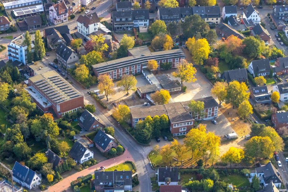 Bottrop from above - School building of the Fichteschule and the Schule am Stadtgarten on Windmuehlenweg in the district Stadtmitte in Bottrop at Ruhrgebiet in the state North Rhine-Westphalia, Germany