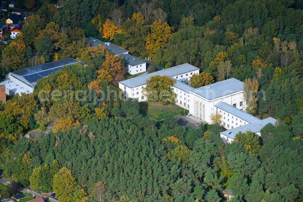 Aerial image Berlin - School building of the Flatow-Oberschule on Birkenstrasse in Berlin. The Flatow-Oberschule is a specific school which is geared to the needs of pupils who are able to train their performance, and which allows all the education degrees of the Berlin school
