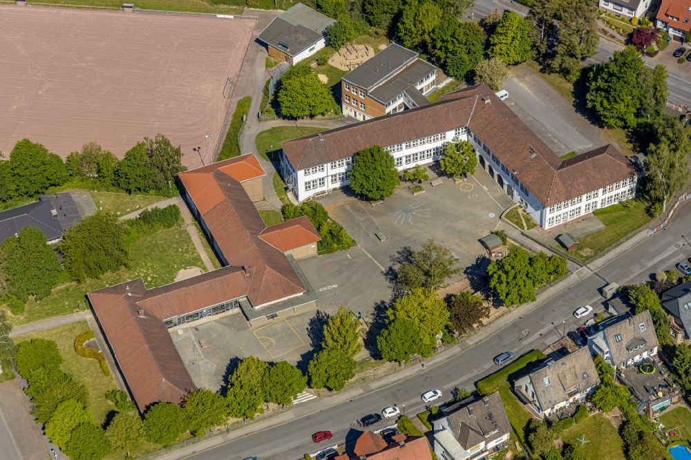 Aerial photograph Arnsberg - School building of the Froebelschule and of Regenbogenschule Alter Soestweg in Arnsberg in the state North Rhine-Westphalia, Germany