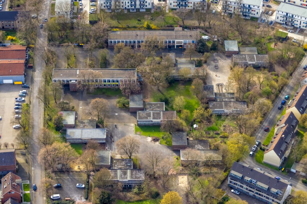 Duisburg from above - School building of the Ganztags-Waldorfschule on street Heinrich-Bierwes-Strasse in the district Huettenheim in Duisburg at Ruhrgebiet in the state North Rhine-Westphalia, Germany