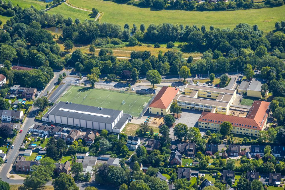 Aerial photograph Duisburg - School building of the St. George's - The English International School Duisburg-Duesseldorf in Duisburg in the state North Rhine-Westphalia