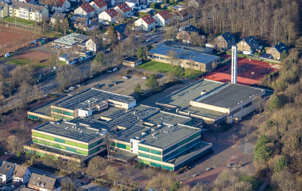 Aerial image Duisburg - School buildings Comprehensive School Duisburg-Sued in Duisburg in North Rhine-Westphalia. Behind the sports facility Grossenbaum