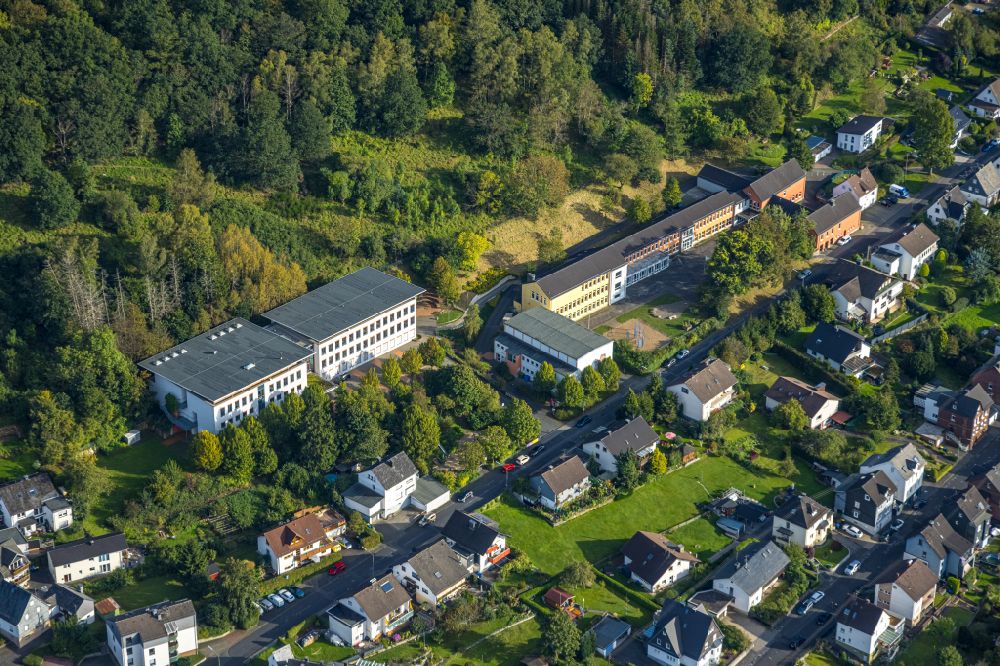 Aerial photograph Eiserfeld - School building of the comprehensive school Eiserfeld am Hengsberg in Eiserfeld in the state North Rhine-Westphalia