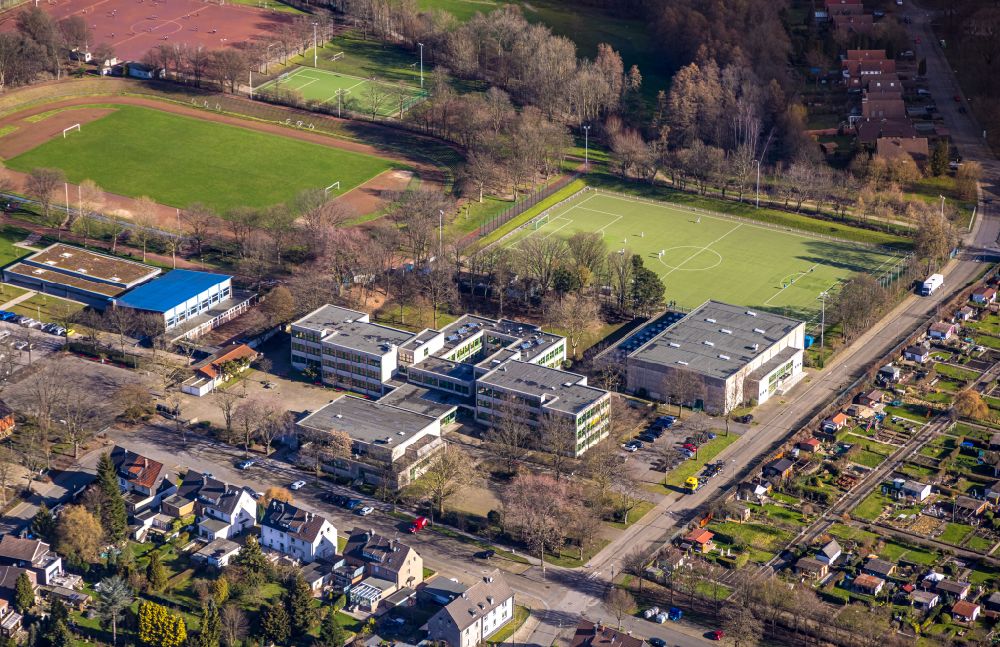 Aerial photograph Gelsenkirchen - School building of the - Gesamtschule Erle on street Muehlbachstrasse - Frankampstrasse in the district Erle in Gelsenkirchen at Ruhrgebiet in the state North Rhine-Westphalia, Germany