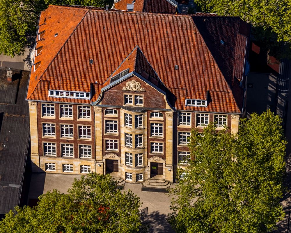 Münster from the bird's eye view: School building of the Gesamtschule Muenster Mitte formerly Ueberwasserschule in Muenster in the state North Rhine-Westphalia, Germany