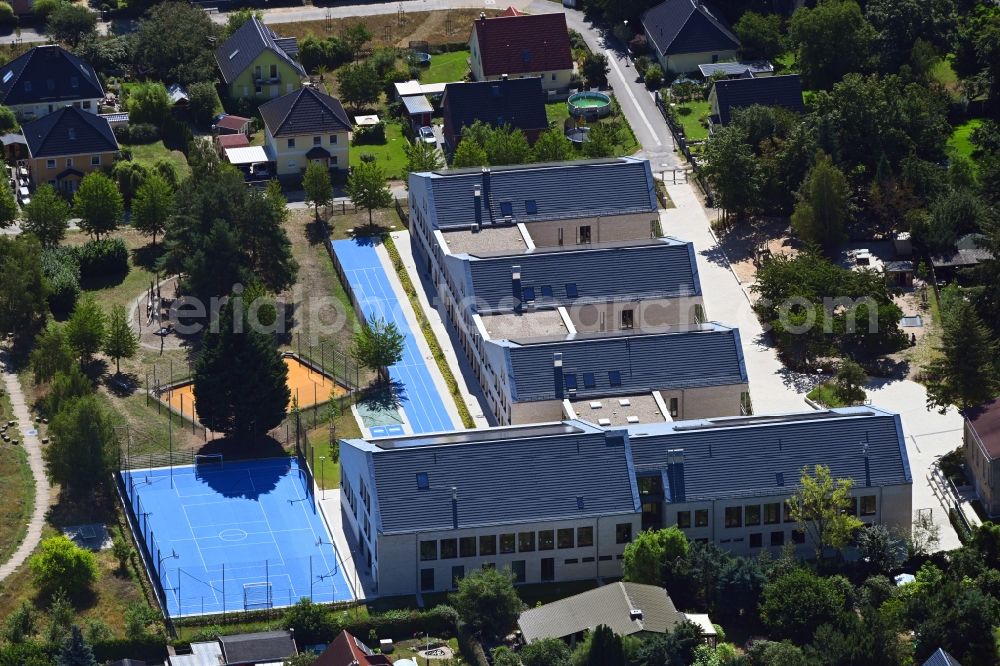 Aerial photograph Potsdam - School building of the Grundschule Bornim on Potsdamer Strasse in the district Bornim in Potsdam in the state Brandenburg, Germany