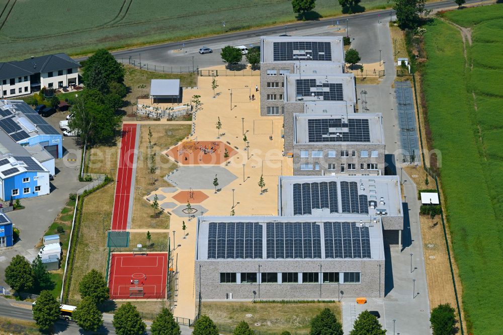Lindenberg from the bird's eye view: School building between Ahrensfelof Chaussee in Lindenberg in the state Brandenburg, Germany