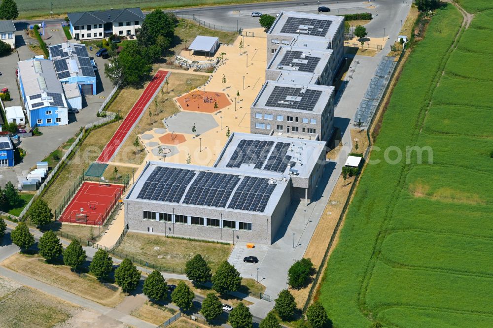 Aerial image Lindenberg - School building between Ahrensfelof Chaussee in Lindenberg in the state Brandenburg, Germany