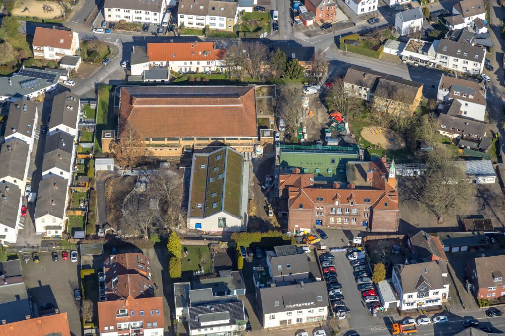 Massen from the bird's eye view: School building of the Grundschule Schillerschule in Massen in the state North Rhine-Westphalia, Germany