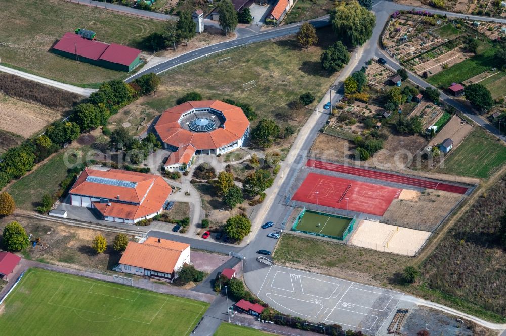Steinfeld from the bird's eye view: School building of the Grundschule Steinfeld overlooking the sports ground ensemble of SV Steinfeld 1931 e.V. on Waldzeller Strasse in Steinfeld in the state Bavaria, Germany