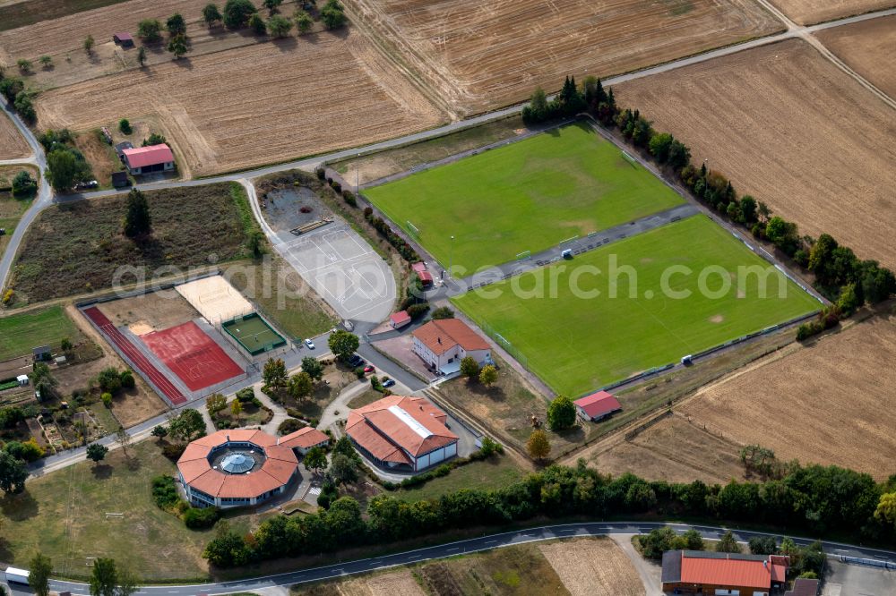 Steinfeld from the bird's eye view: School building of the Grundschule Steinfeld overlooking the sports ground ensemble of SV Steinfeld 1931 e.V. on Waldzeller Strasse in Steinfeld in the state Bavaria, Germany