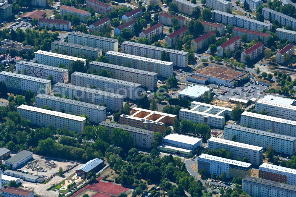 Aerial photograph Ilmenau - School building of the Grundschule Am Stollen and Staatliche Regelschule Geschwister Scholl on street Bergrat - Voigt - Strasse in Ilmenau in the state Thuringia, Germany