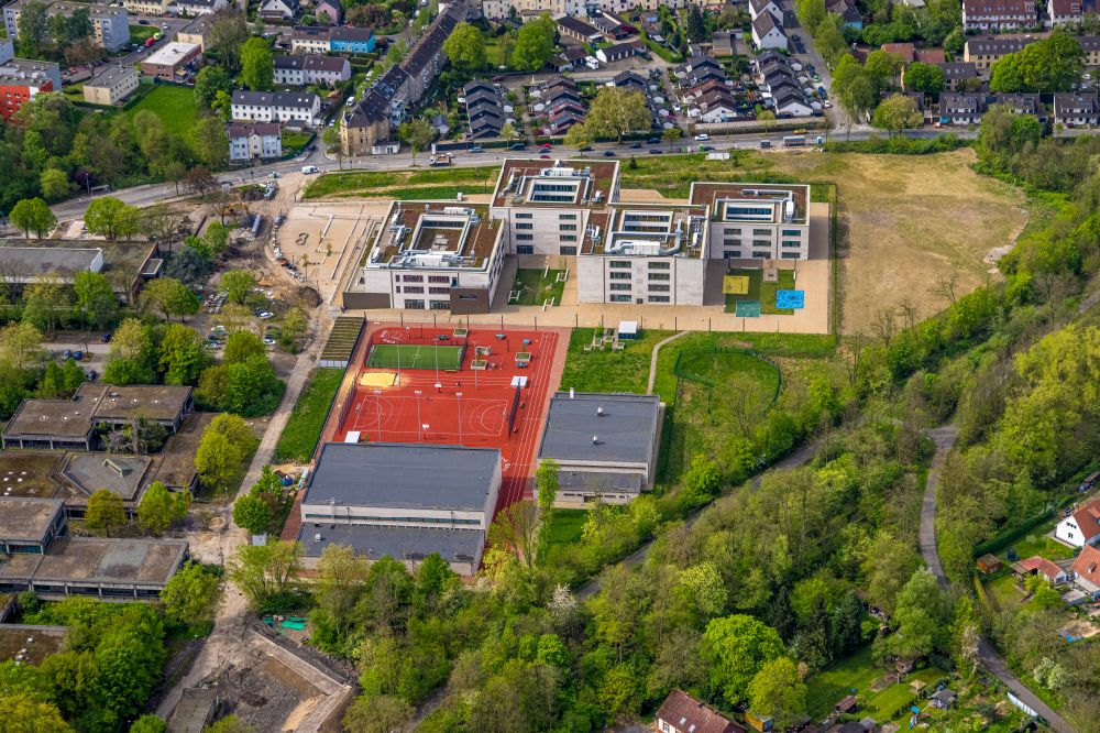 Aerial photograph Essen - School building of the Gustav-Heinemann-Schule on street Schonnebeckhoefe in the district Schonnebeck in Essen at Ruhrgebiet in the state North Rhine-Westphalia, Germany