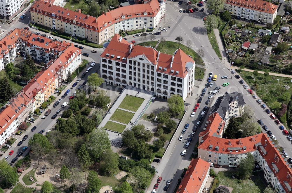 Aerial photograph Erfurt - School building of the Gutenberggymnasium on Gutenbergplatz in the district Andreasvorstadt in Erfurt in the state Thuringia, Germany