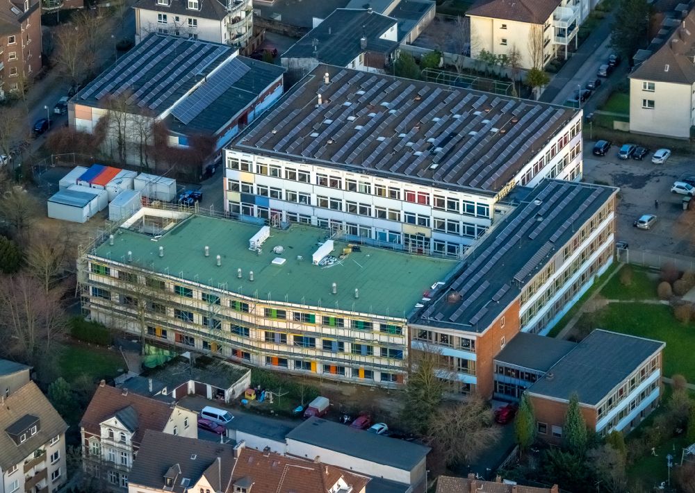 Aerial image Witten - School building of the Albert-Martmoeller-Gymnasium on Oberdorf in Witten at Ruhrgebiet in the state North Rhine-Westphalia, Germany