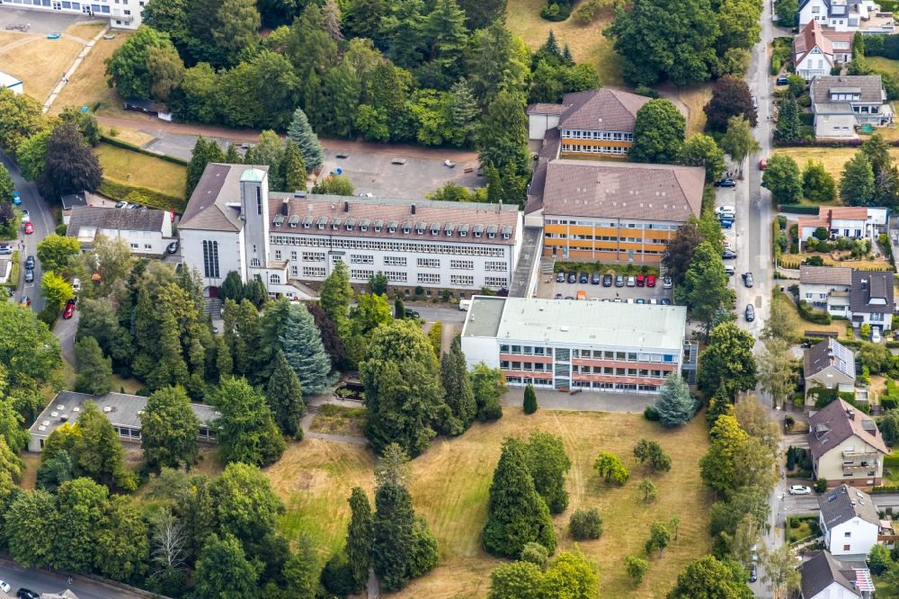 Aerial photograph Menden (Sauerland) - School building of the Walburgisgynasium in Menden (Sauerland) in the state North Rhine-Westphalia, Germany