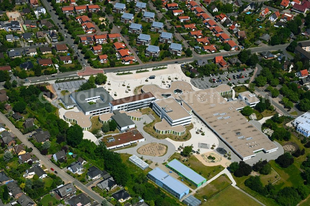Aerial image Wolfsburg - School building on street Karl-Heise-Strasse in the district Fallersleben in Wolfsburg in the state Lower Saxony, Germany