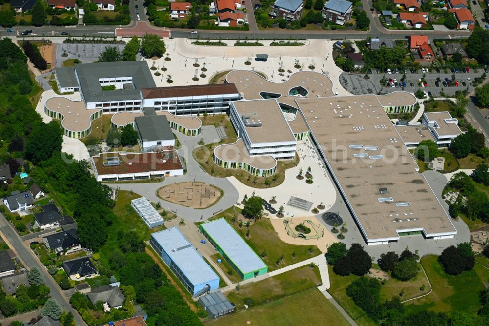 Aerial photograph Wolfsburg - School building on street Karl-Heise-Strasse in the district Fallersleben in Wolfsburg in the state Lower Saxony, Germany