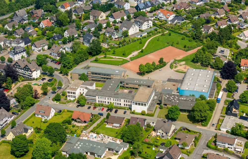 Breckerfeld from the bird's eye view: School building of the Hauptschule Breckerfeld on Ostring in Breckerfeld in the state North Rhine-Westphalia, Germany