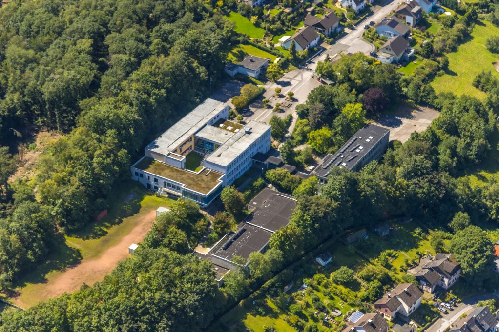 Aerial image Ennepetal - School building of the Hauptschule Friedenshoehe on Friedenshoehe in Ennepetal in the state North Rhine-Westphalia, Germany